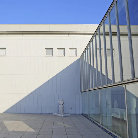 【葉山】海と光が溶け合う体感型アート。神奈川県立近代美術館で味わう自然と彫刻の散歩道